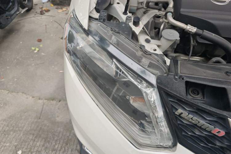 Used Nissan X-Trail 2016 2.0L CVT Smart Enjoyment Version 4WD Right Front Headlight