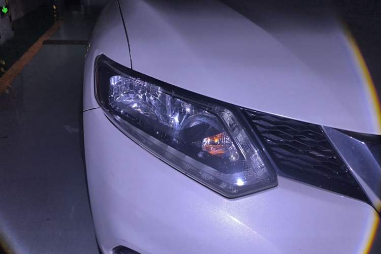 Used Nissan X-Trail 2016 2.5L CVT Sport Edition 4WD Right Front Headlight