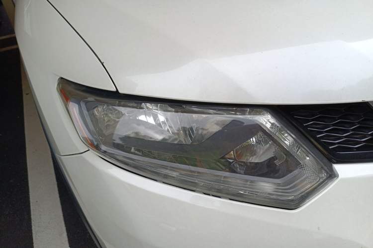 Used Nissan X-Trail 2016 2.0L CVT Smart Enjoyment Version 4WD Right Front Headlight