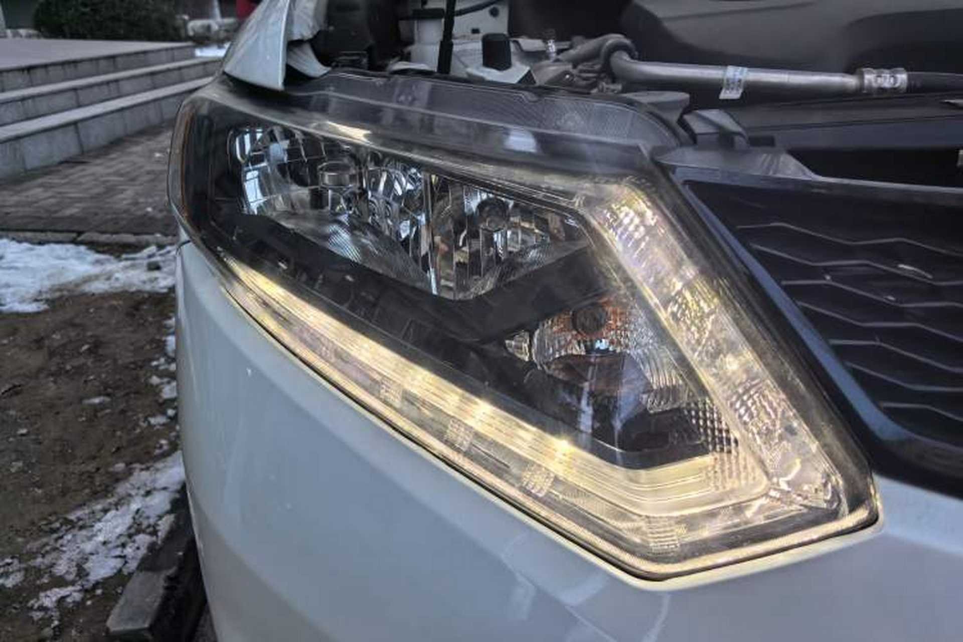 Used Nissan X-Trail 2016 2.5L CVT Sport Edition 4WD Right Front Headlight