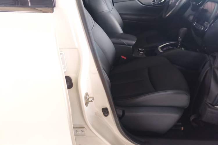 Used Nissan X-Trail 2016 2.5L CVT Sport Edition 4WD Right Front Seat