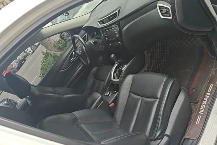 Used Nissan X-Trail 2016 2.0L CVT Smart Enjoyment Version 4WD Right Front Seat