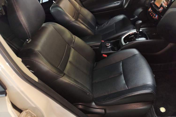 Used Nissan X-Trail 2016 2.0L CVT Smart Enjoyment Version 4WD Right Front Seat
