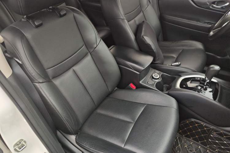 Used Nissan X-Trail 2016 2.5L CVT Sport Edition 4WD Right Front Seat