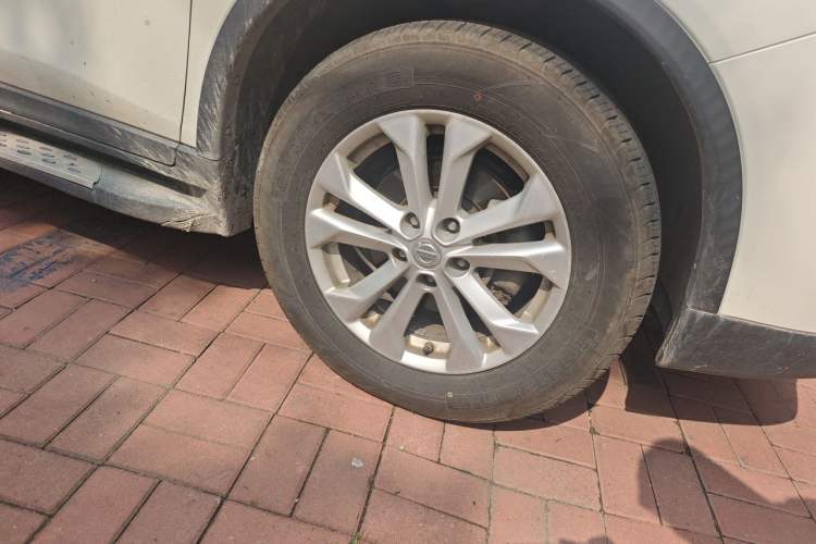 Used Nissan X-Trail 2016 2.5L CVT Sport Edition 4WD Right Front Wheel Hub