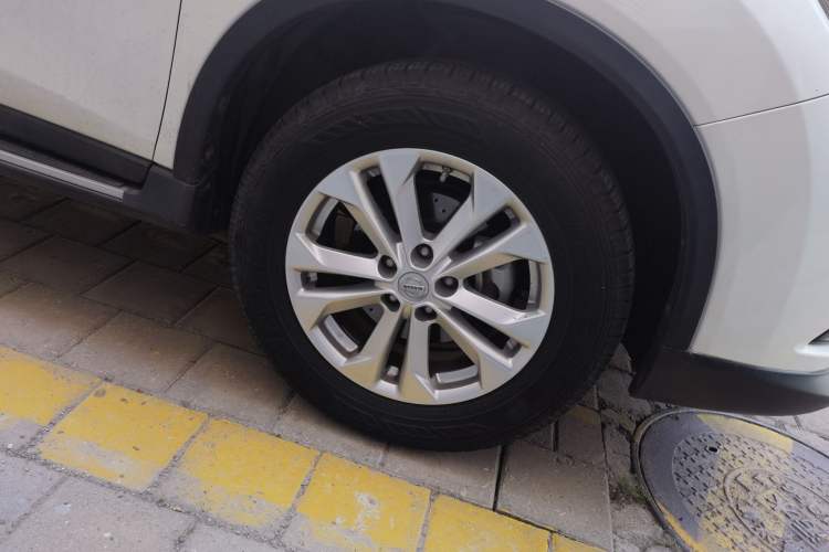 Used Nissan X-Trail 2016 2.5L CVT Sport Edition 4WD Right Front Wheel Hub