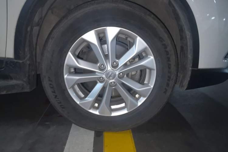 Used Nissan X-Trail 2016 2.5L CVT Sport Edition 4WD Right Front Wheel Hub