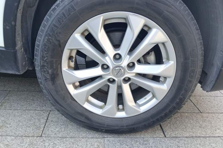 Used Nissan X-Trail 2016 2.0L CVT Smart Enjoyment Version 4WD Right Front Wheel Hub