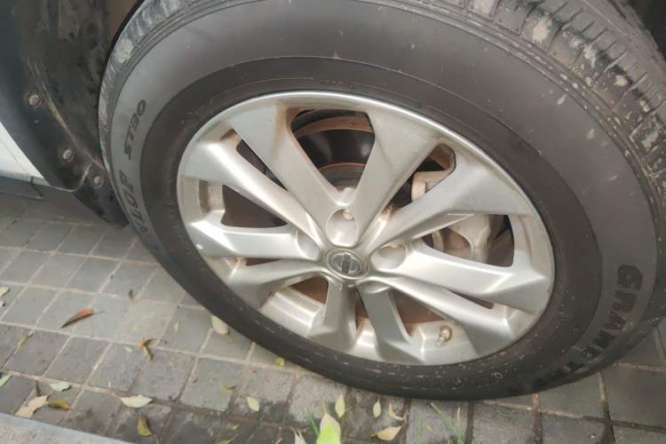 Used Nissan X-Trail 2016 2.5L CVT Sport Edition 4WD Right Front Wheel Hub