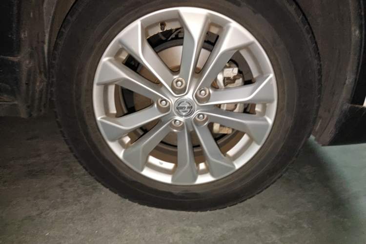 Used Nissan X-Trail 2016 2.0L CVT Smart Enjoyment Version 4WD Right Front Wheel Hub