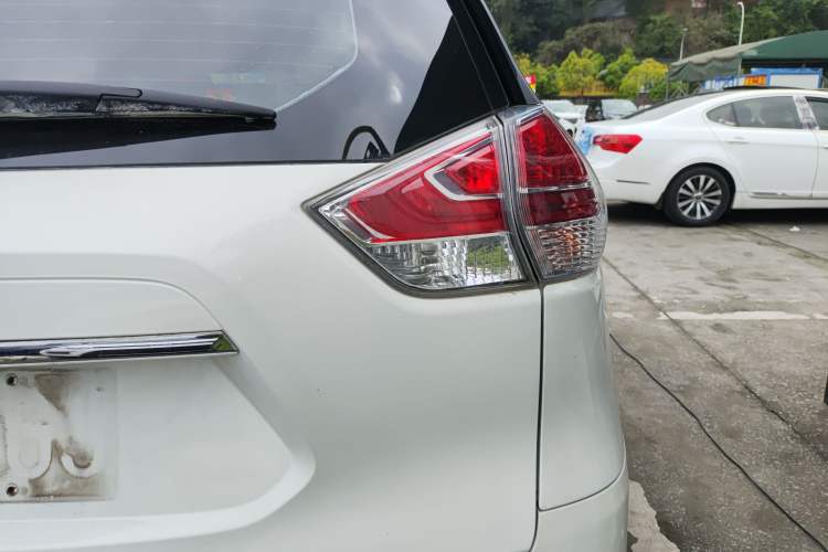 Used Nissan X-Trail 2016 2.5L CVT Sport Edition 4WD Right Rear Taillight