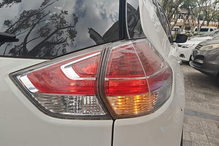 Used Nissan X-Trail 2016 2.0L CVT Smart Enjoyment Version 4WD Right Rear Taillight