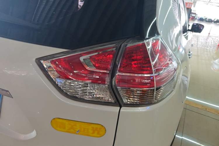 Used Nissan X-Trail 2016 2.5L CVT Sport Edition 4WD Right Rear Taillight