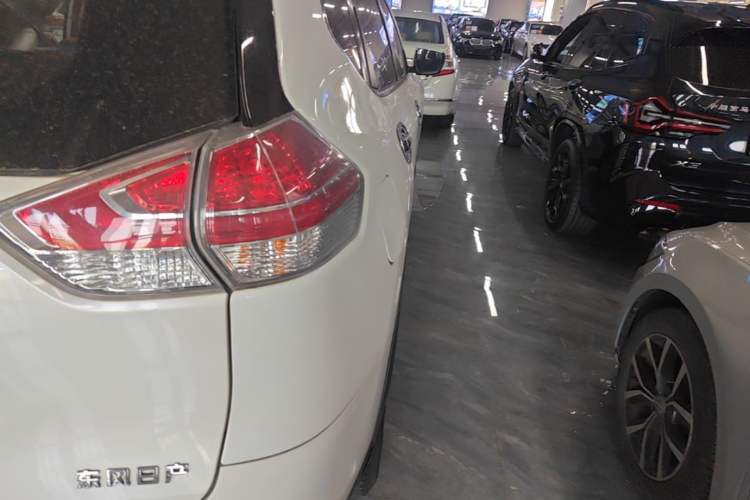 Used Nissan X-Trail 2016 2.0L CVT Smart Enjoyment Version 4WD Right Rear Taillight