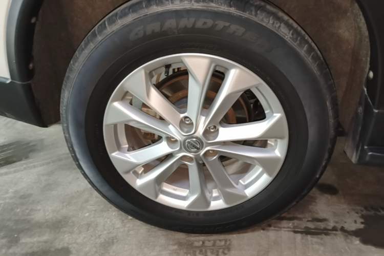 Used Nissan X-Trail 2016 2.0L CVT Smart Enjoyment Version 4WD Right Rear Wheel Hub