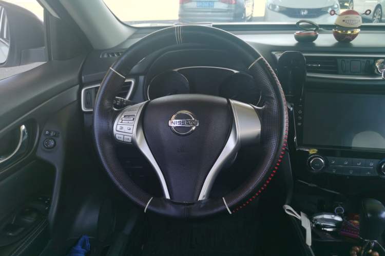 Used Nissan X-Trail 2016 2.0L CVT Smart Enjoyment Version 4WD Steering Wheel