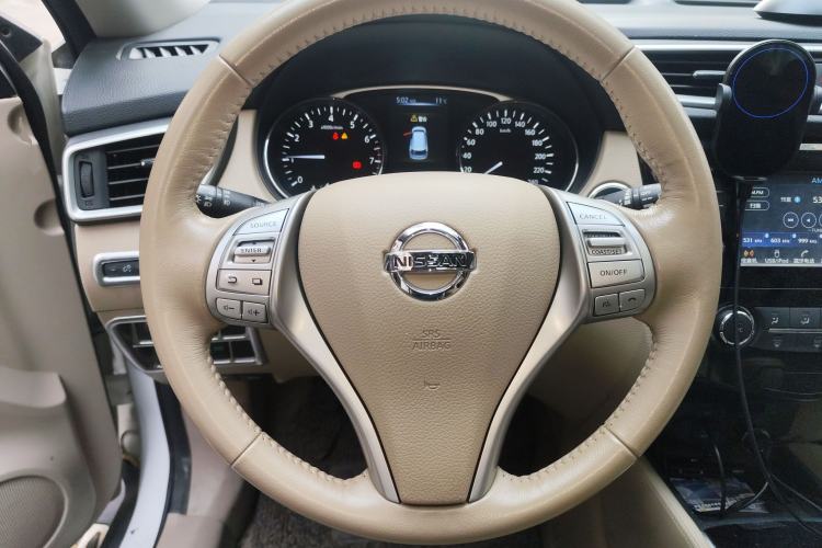 Used Nissan X-Trail 2016 2.0L CVT Smart Enjoyment Version 4WD Steering Wheel