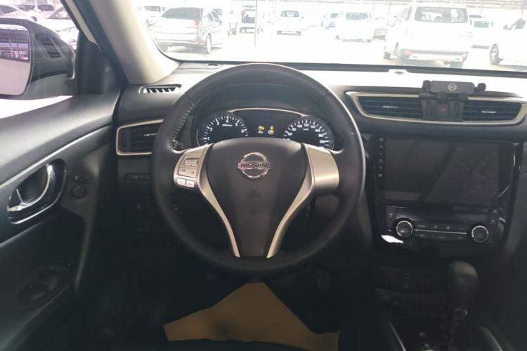Used Nissan X-Trail 2016 2.5L CVT Sport Edition 4WD Steering Wheel