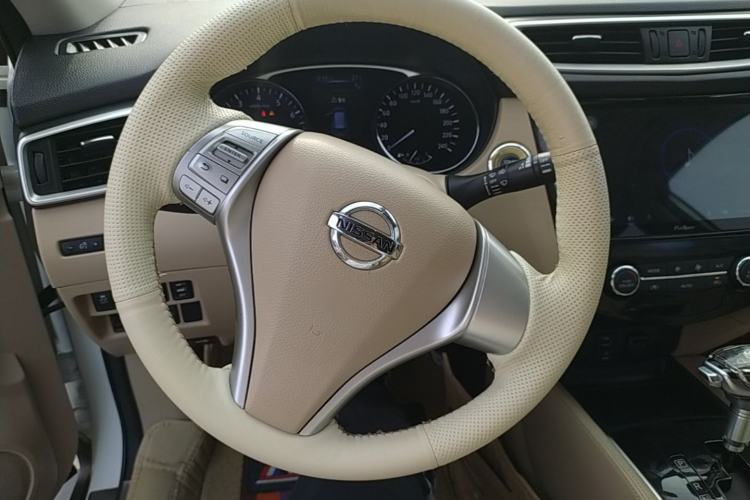 Used Nissan X-Trail 2016 2.5L CVT Sport Edition 4WD Steering Wheel