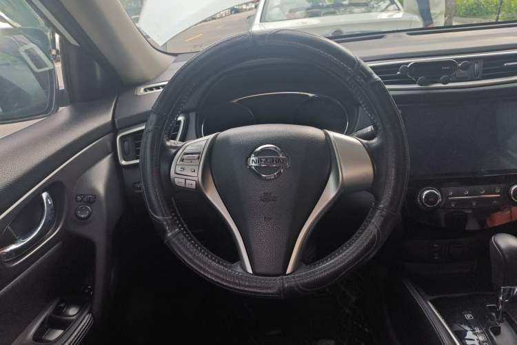 Used Nissan X-Trail 2016 2.0L CVT Smart Enjoyment Version 4WD Steering Wheel