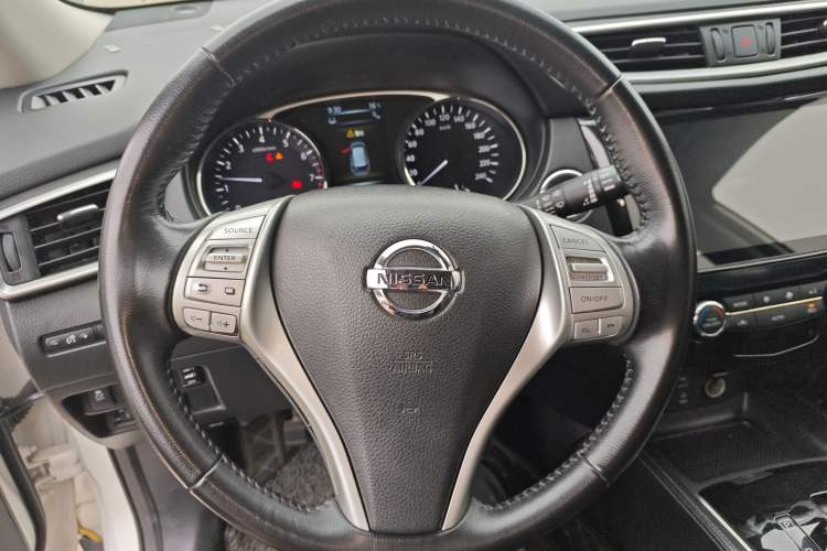Used Nissan X-Trail 2016 2.5L CVT Sport Edition 4WD Steering Wheel