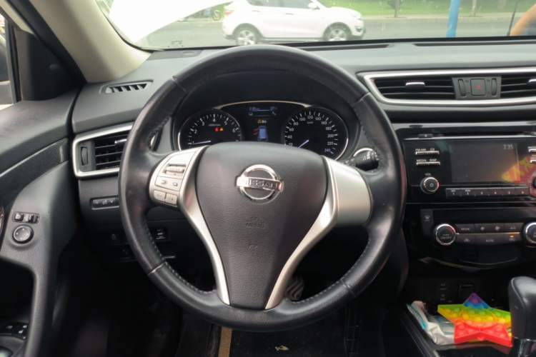 Used Nissan X-Trail 2016 2.5L CVT Sport Edition 4WD Steering Wheel
