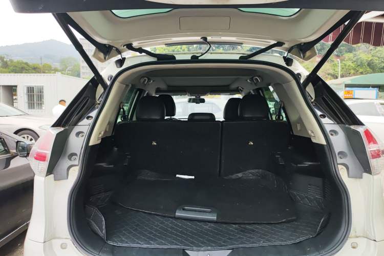 Used Nissan X-Trail 2016 2.5L CVT Sport Edition 4WD Trunk