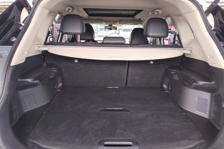 Used Nissan X-Trail 2016 2.5L CVT Sport Edition 4WD Trunk