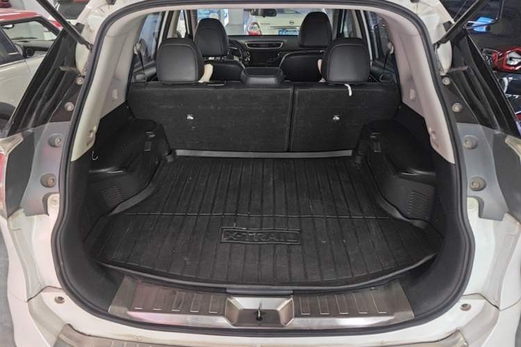 Used Nissan X-Trail 2016 2.0L CVT Smart Enjoyment Version 4WD Trunk