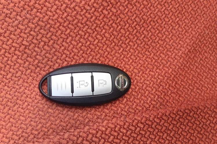Used Nissan X-Trail 2016 2.0L CVT Smart Enjoyment Version 4WD Vehicle Key