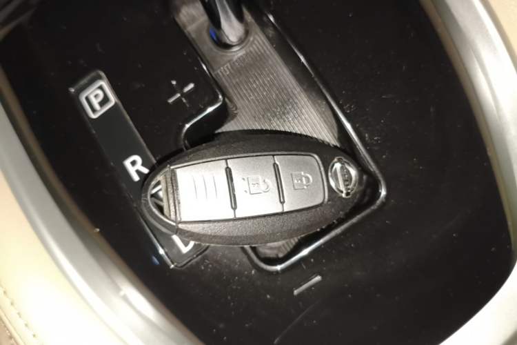 Used Nissan X-Trail 2016 2.0L CVT Smart Enjoyment Version 4WD Vehicle Key