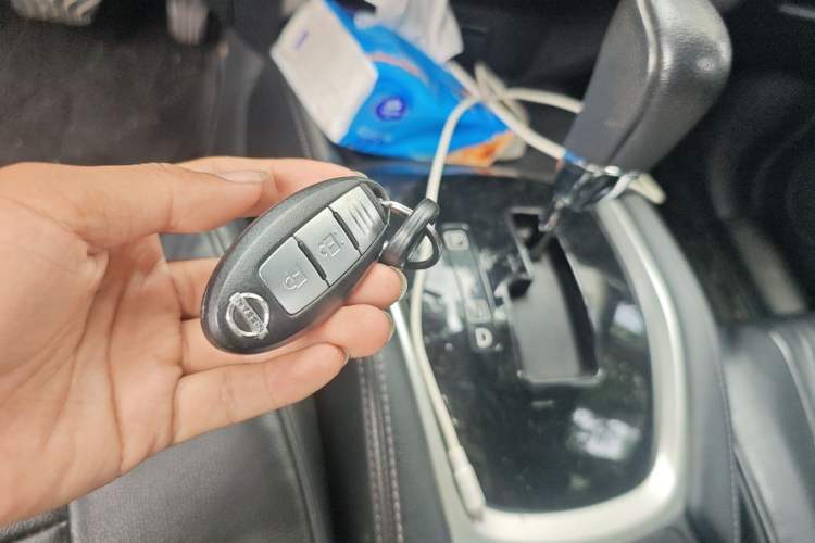 Used Nissan X-Trail 2016 2.0L CVT Smart Enjoyment Version 4WD Vehicle Key