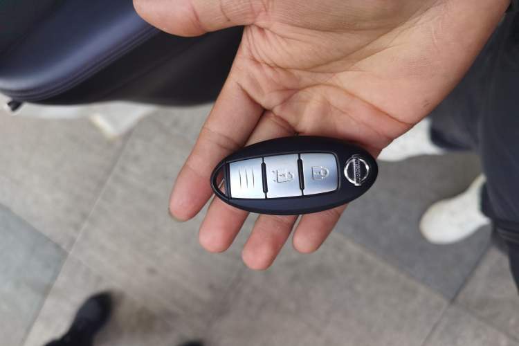 Used Nissan X-Trail 2016 2.0L CVT Smart Enjoyment Version 4WD Vehicle Key