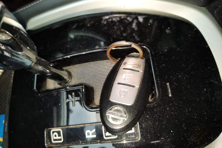 Used Nissan X-Trail 2016 2.0L CVT Smart Enjoyment Version 4WD Vehicle Key