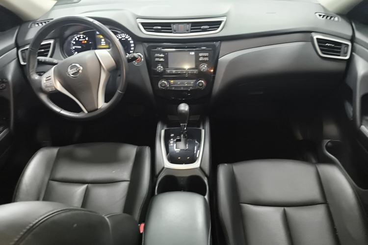 Used Nissan X-Trail 2016 2.0L CVT Smart Enjoyment Version 4WD Center Console
