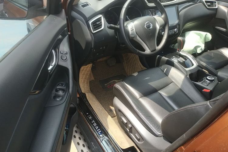 Used Nissan X-Trail 2016 2.5L CVT Sport Edition 4WD Driver Seat