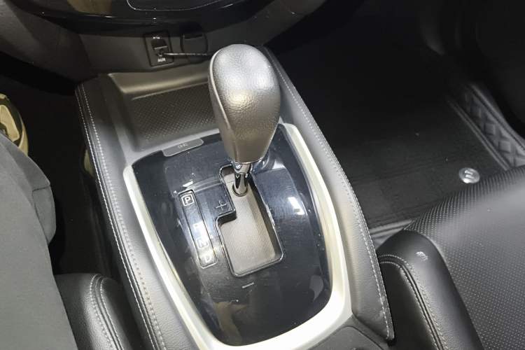 Used Nissan X-Trail 2016 2.0L CVT Smart Enjoyment Version 4WD Gear Lever