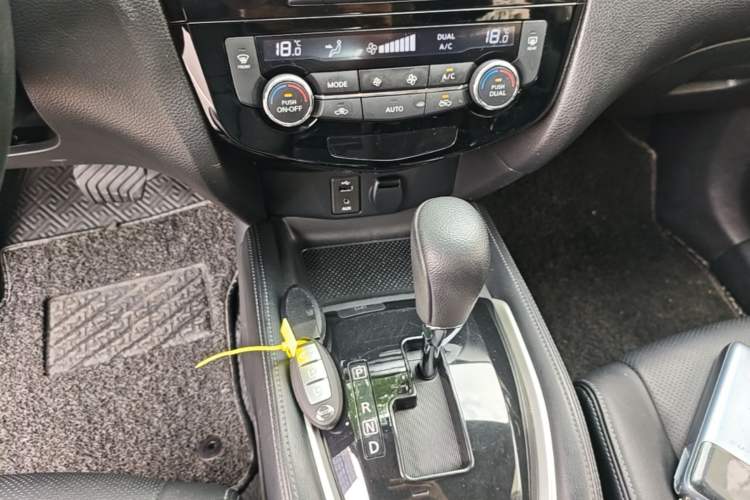 Used Nissan X-Trail 2016 2.5L CVT Sport Edition 4WD Gear Lever