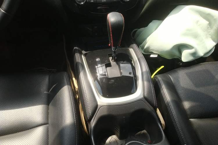 Used Nissan X-Trail 2016 2.5L CVT Sport Edition 4WD Gear Lever