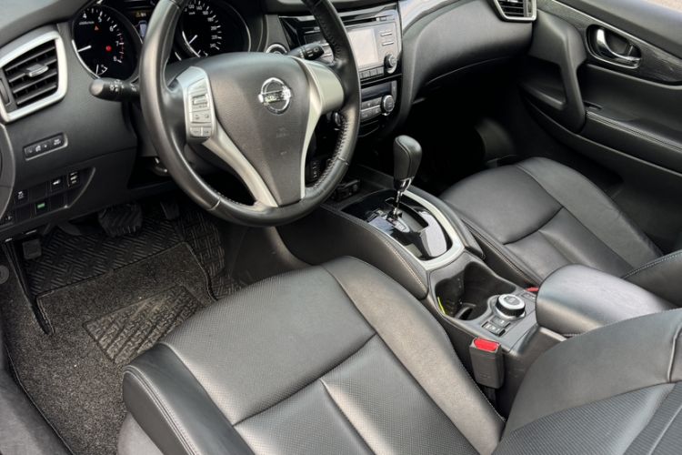 Used Nissan X-Trail 2016 2.5L CVT Sport Edition 4WD Interior 1
