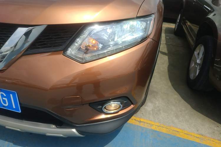 Used Nissan X-Trail 2016 2.5L CVT Sport Edition 4WD Left Front Headlight