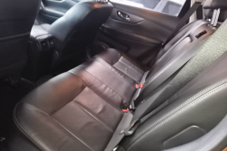 Used Nissan X-Trail 2016 2.0L CVT Smart Enjoyment Version 4WD Left Rear Seat