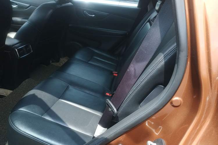 Used Nissan X-Trail 2016 2.5L CVT Sport Edition 4WD Left Rear Seat