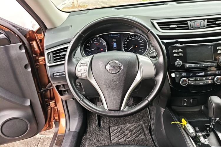 Used Nissan X-Trail 2016 2.5L CVT Sport Edition 4WD Steering Wheel