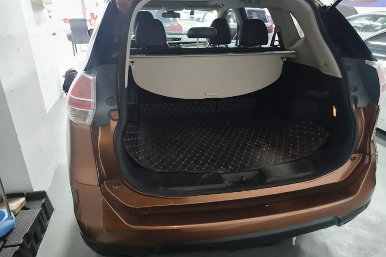 Used Nissan X-Trail 2016 2.0L CVT Smart Enjoyment Version 4WD Trunk