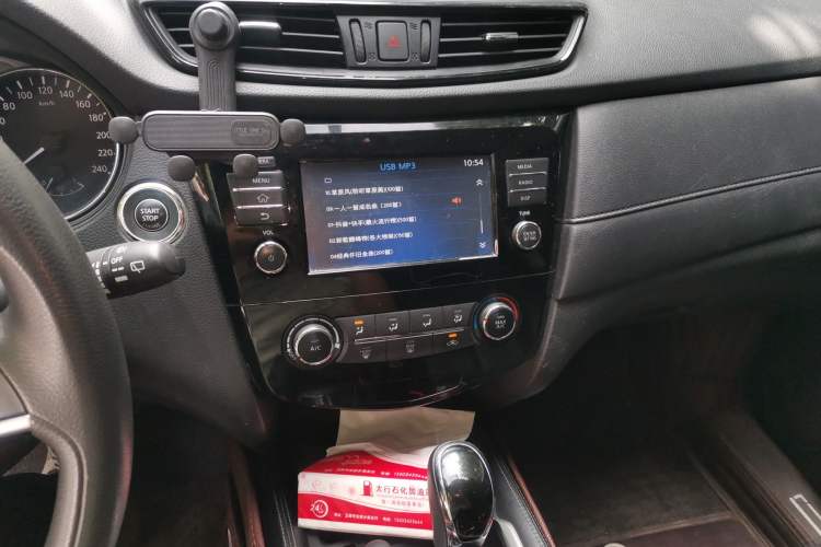 Used Nissan X-Trail 2017 2.0L CVT Comfort Edition 2WD Audio And AC Panel