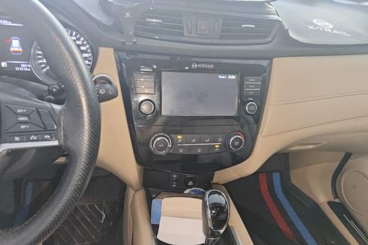 Used Nissan X-Trail 2017 2.0L CVT Comfort Edition 2WD Audio And AC Panel