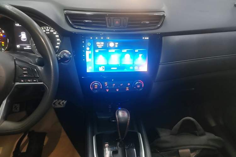 Used Nissan X-Trail 2017 2.0L CVT Comfort Edition 2WD Audio And AC Panel