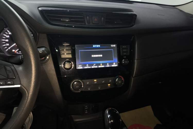 Used Nissan X-Trail 2017 2.0L CVT Comfort Edition 2WD Audio And AC Panel