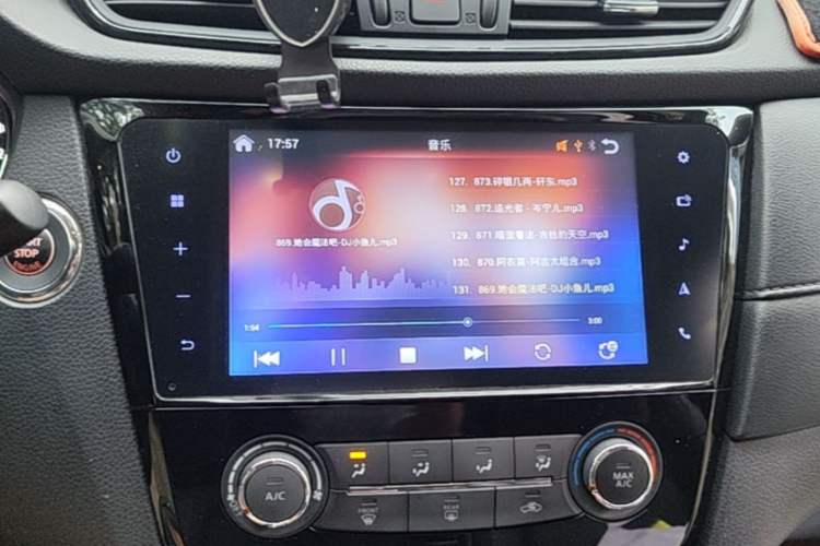 Used Nissan X-Trail 2017 2.0L CVT Comfort Edition 2WD Audio And AC Panel